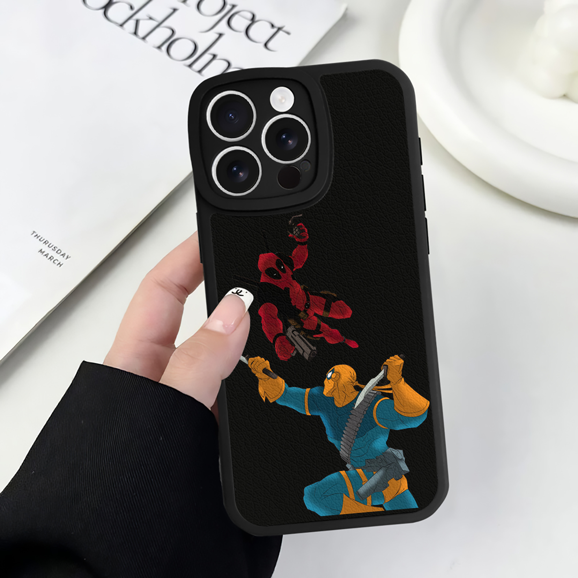 （画像用） Deadpool デッドプール 【iPhone 16シリーズ対応】シリコンスマホケース（レザー調） 材質：シリコン
